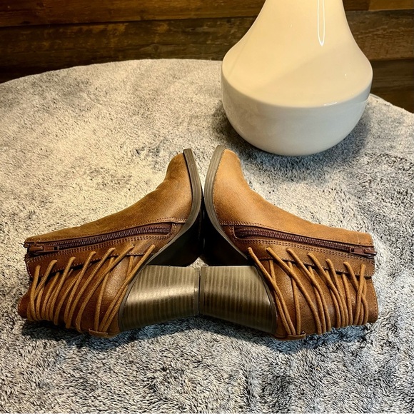 Candie's Brown Ankle Boots with Chunky Heel - Picture 5 of 7